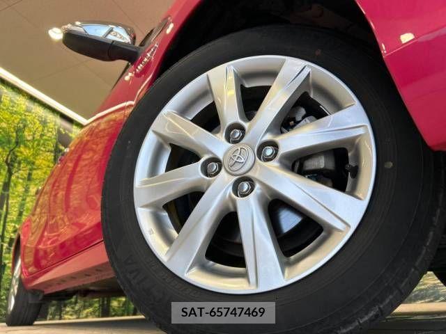 Toyota AQUA 2015-08 389319-13