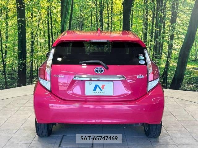 Toyota AQUA 2015-08 389319-15