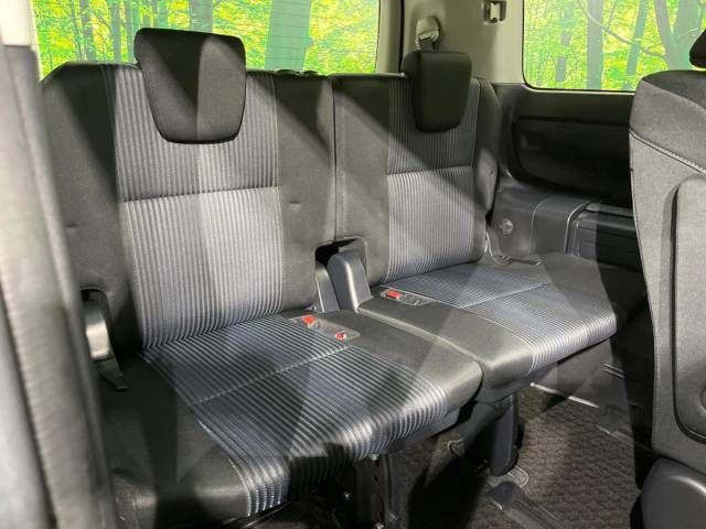 Toyota VOXY 2017-05 192829-10