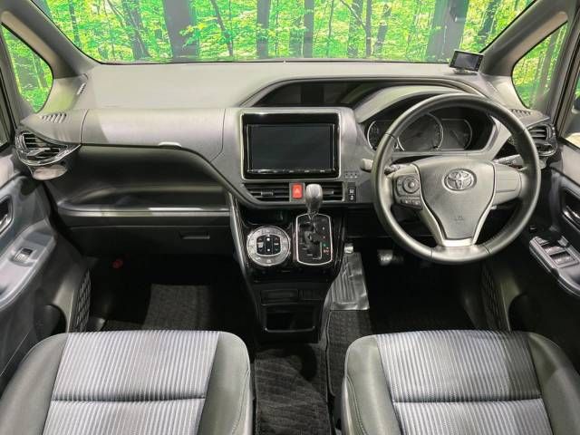 Toyota VOXY 2017-05 192829-1