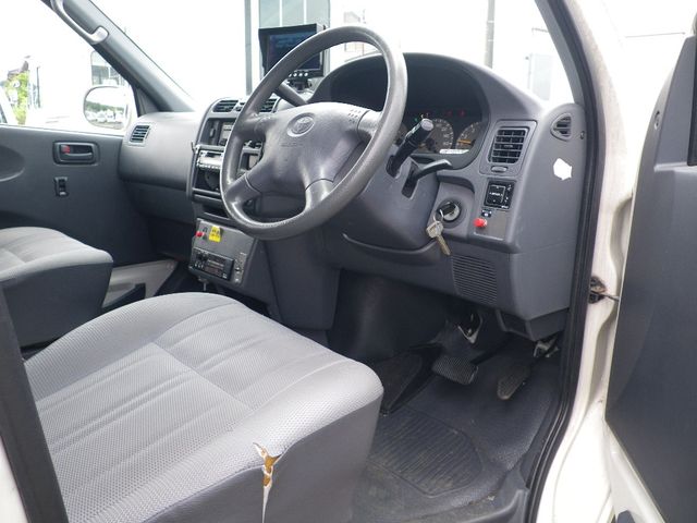 Toyota GRANVIA 2005-02 3556-2
