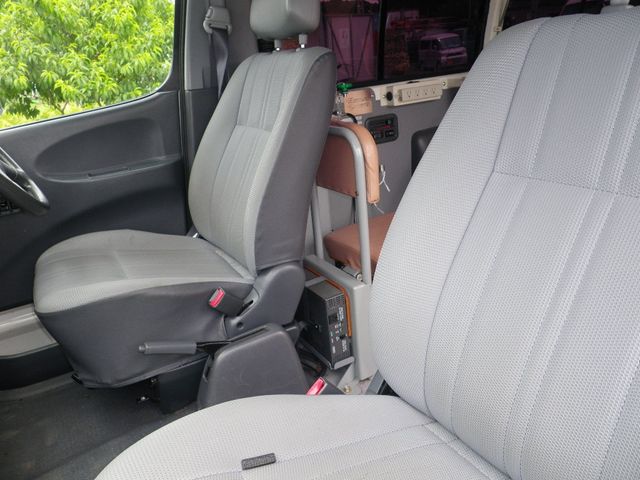 Toyota GRANVIA 2005-02 3556-4