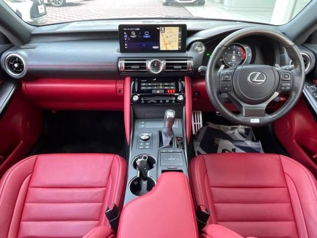 Lexus IS 2021-05 181033-1