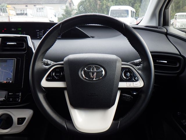 Toyota PRIUS 2018-10 183442-12