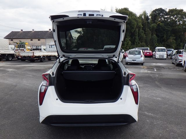 Toyota PRIUS 2018-10 183442-21