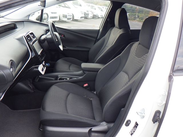 Toyota PRIUS 2018-10 183442-9