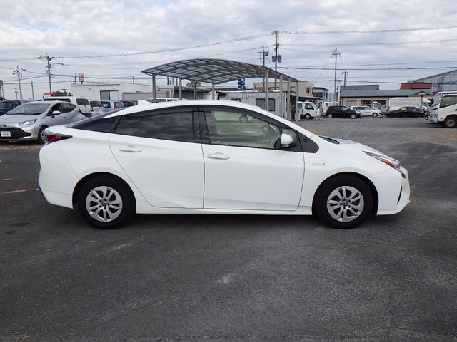 Toyota PRIUS 2018-10 183442-4