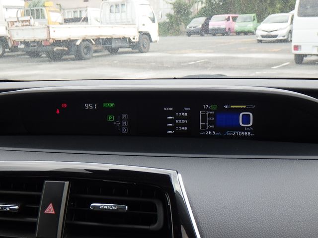 Toyota PRIUS 2018-10 183442-13