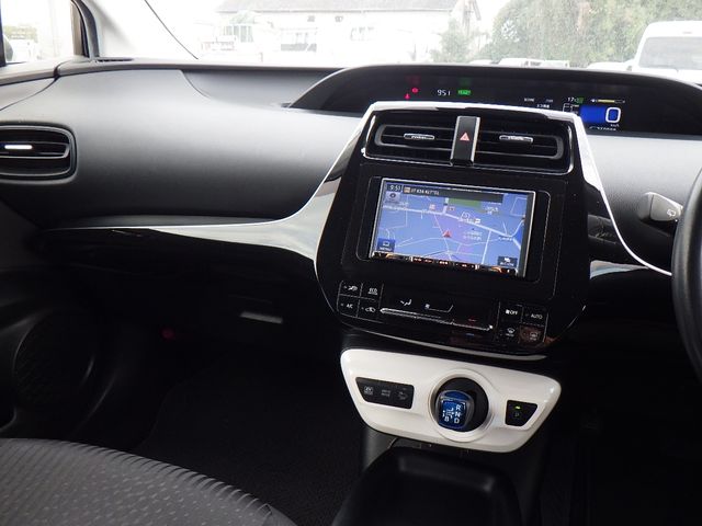 Toyota PRIUS 2018-10 183442-15