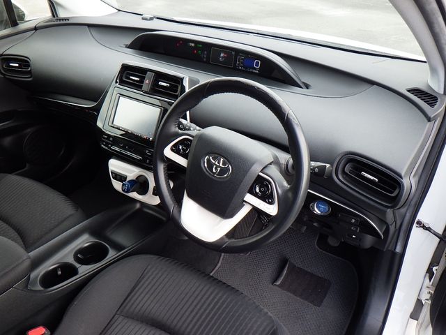 Toyota PRIUS 2018-10 183442-1