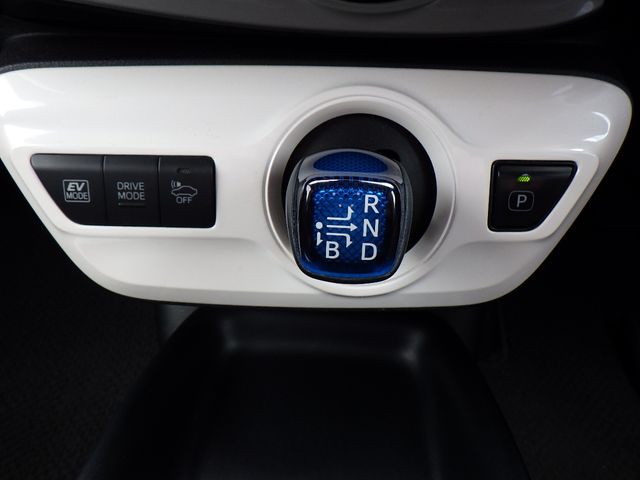 Toyota PRIUS 2018-10 183442-17
