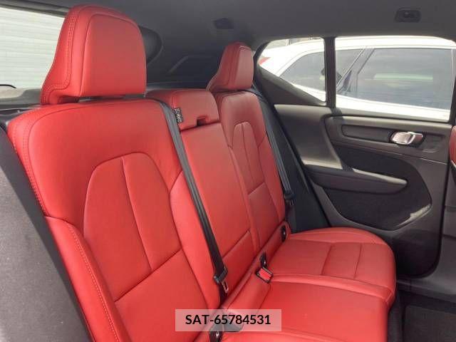 Volvo XC40 2021-08 332910-13