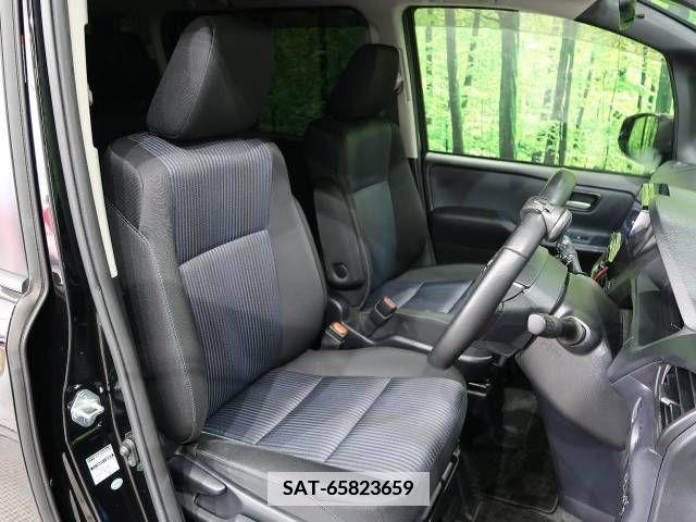 Toyota NOAH 2017-06 347333-8