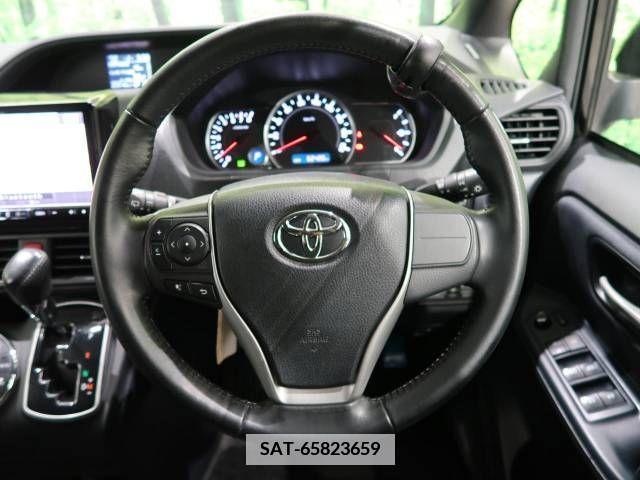 Toyota NOAH 2017-06 347333-12
