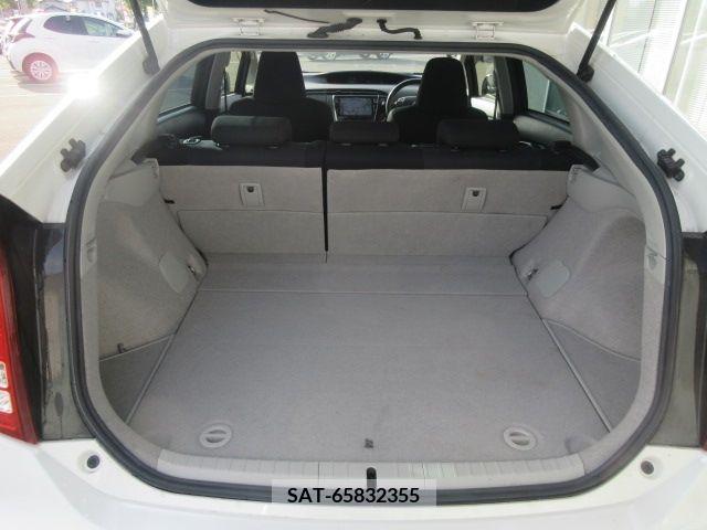 Toyota PRIUS 2015-01 281961-8