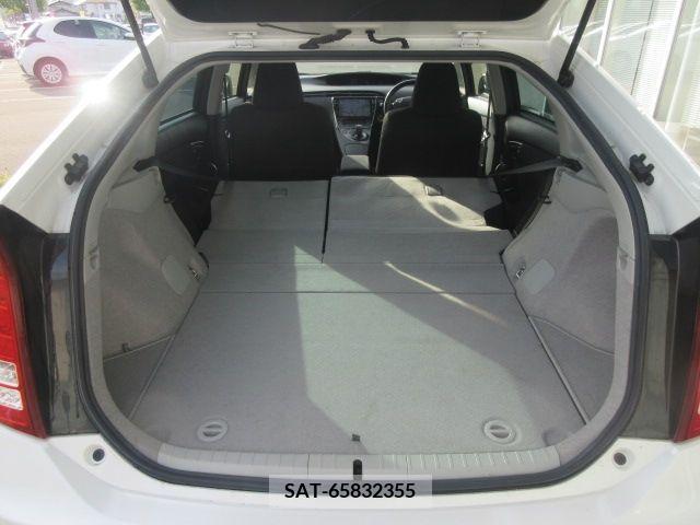 Toyota PRIUS 2015-01 281961-9