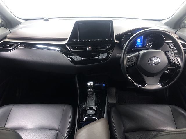 Toyota C-HR 2017-10 186593-1
