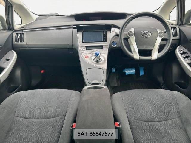 Toyota PRIUS 2015-07 322074-1