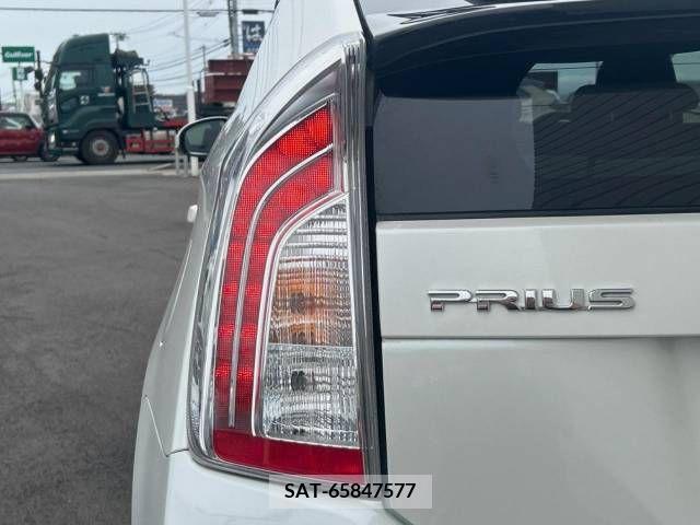 Toyota PRIUS 2015-07 322074-19