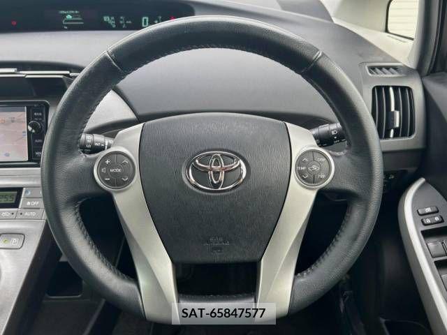 Toyota PRIUS 2015-07 322074-11