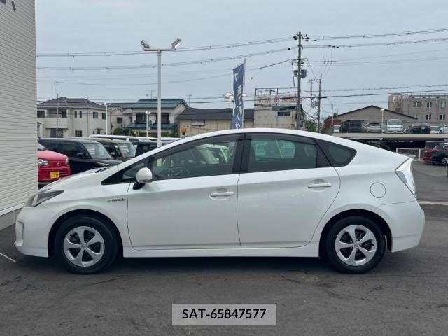 Toyota PRIUS 2015-07 322074-17