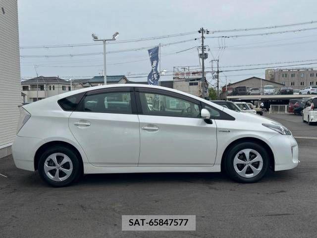 Toyota PRIUS 2015-07 322074-16