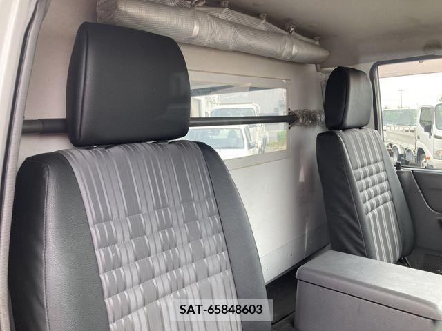 Mazda BONGO VAN 2017-04 294304-9