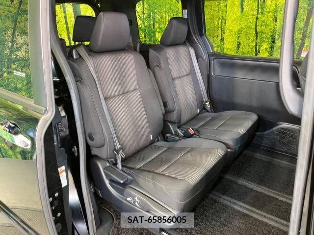 Toyota VOXY 2018-10 332395-9