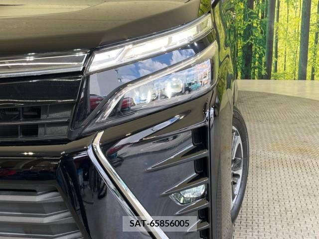 Toyota VOXY 2018-10 332395-12