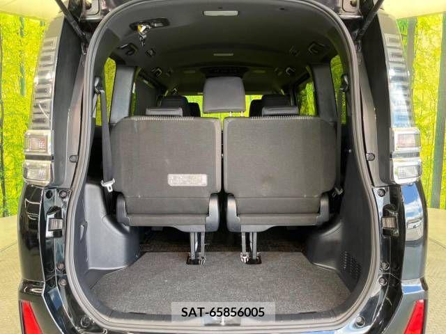 Toyota VOXY 2018-10 332395-11
