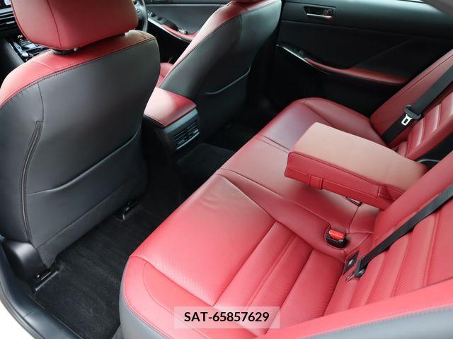 Lexus IS 2023-01 354136-11