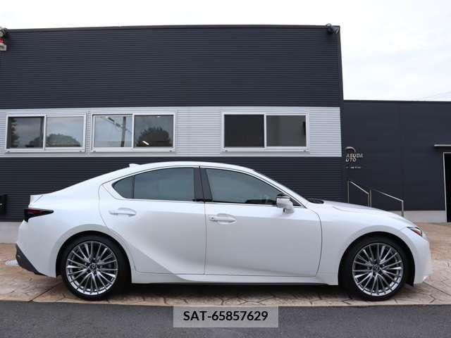 Lexus IS 2023-01 354136-3