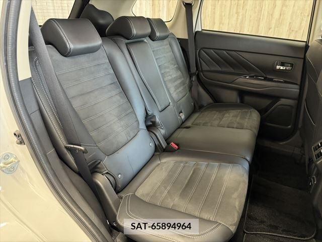 Mitsubishi OUTLANDER PHEV 2019-03 345887-9
