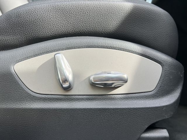 Porsche MACAN 2015-03 21746-18