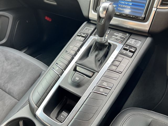 Porsche MACAN 2015-03 21746-7