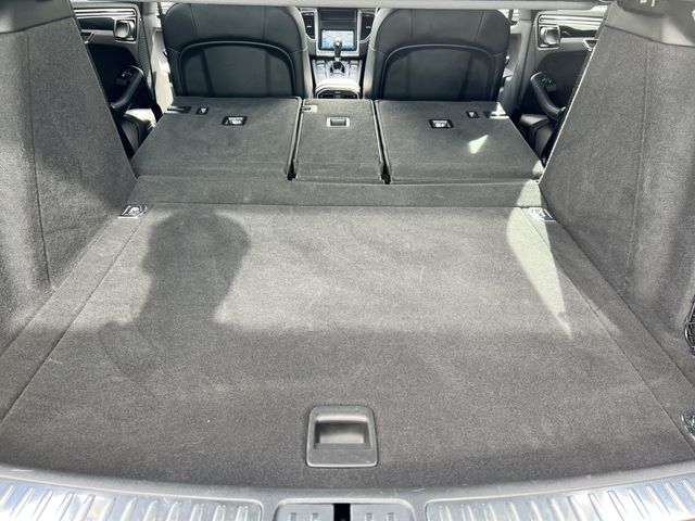 Porsche MACAN 2015-03 21746-17