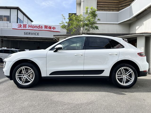 Porsche MACAN 2015-03 21746-2