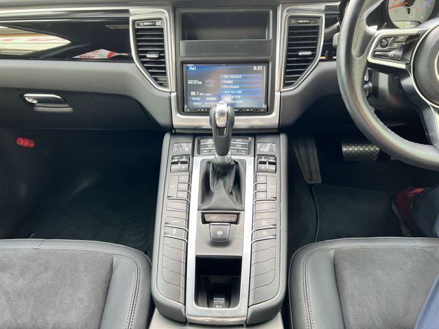 Porsche MACAN 2015-03 21746-6