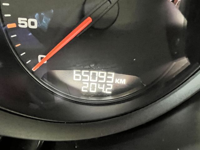 Porsche MACAN 2015-03 21746-12