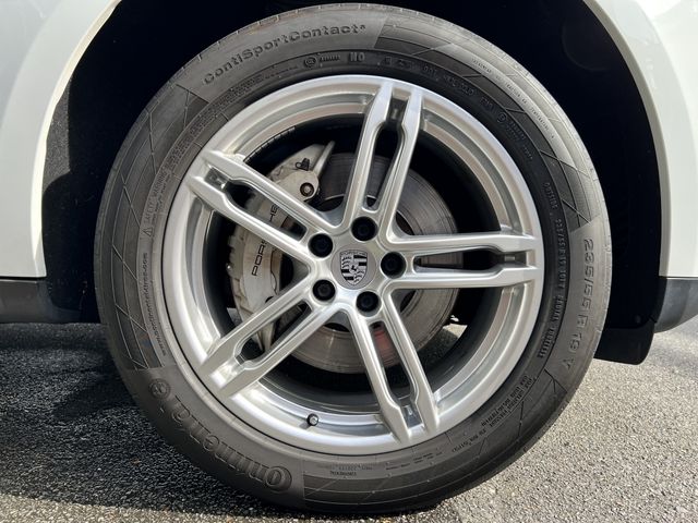 Porsche MACAN 2015-03 21746-1