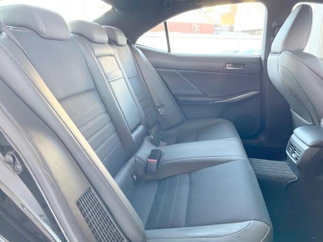 Lexus IS 2017-09 192028-11