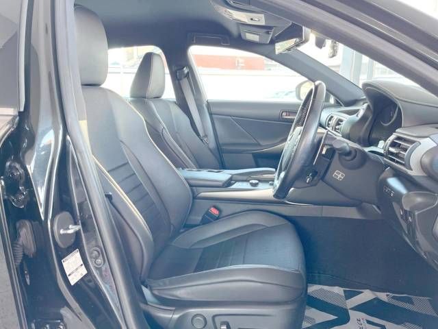 Lexus IS 2017-09 192028-10