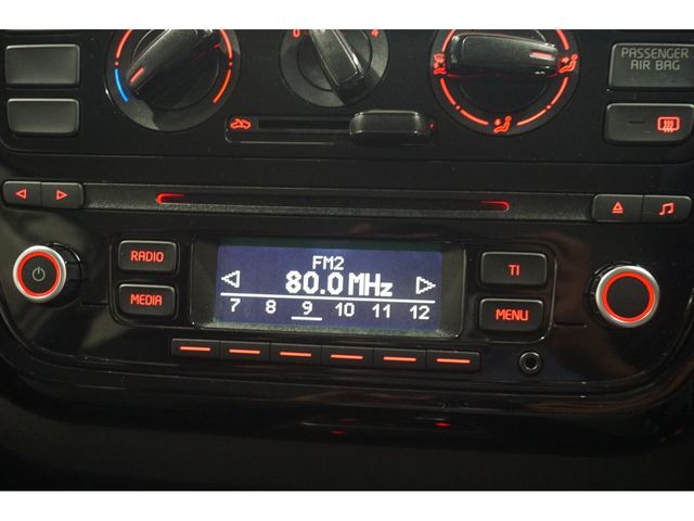 VolksWagen UP! 2014-03 1265-12