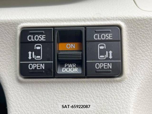 Toyota SIENTA 2017-06 298377-6