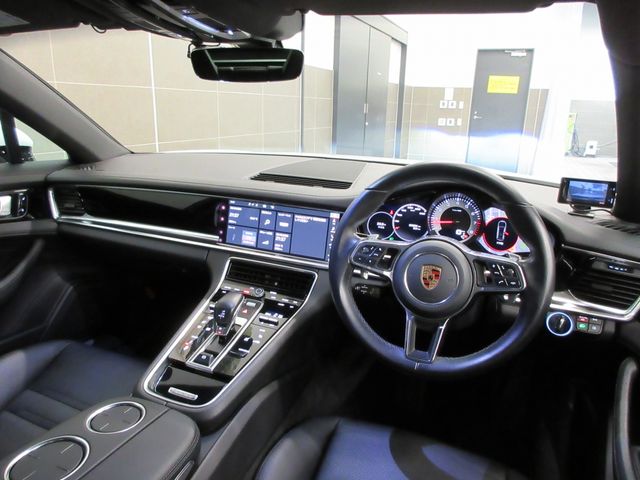 Porsche PANAMERA 2018-04 9597-4