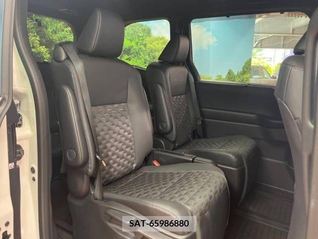 Toyota VOXY 2022-03 343196-11
