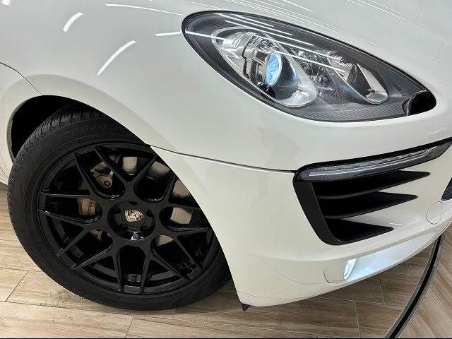 Porsche MACAN 2015-12 18425-19