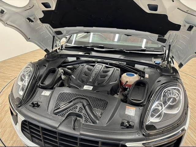 Porsche MACAN 2015-12 18425-17