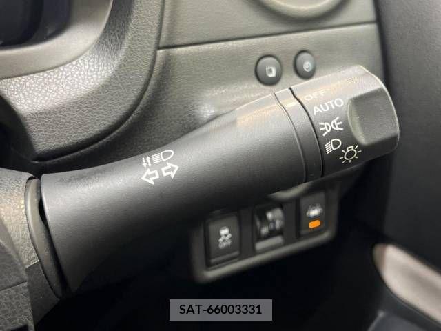 Nissan NOTE 2017-10 365396-7