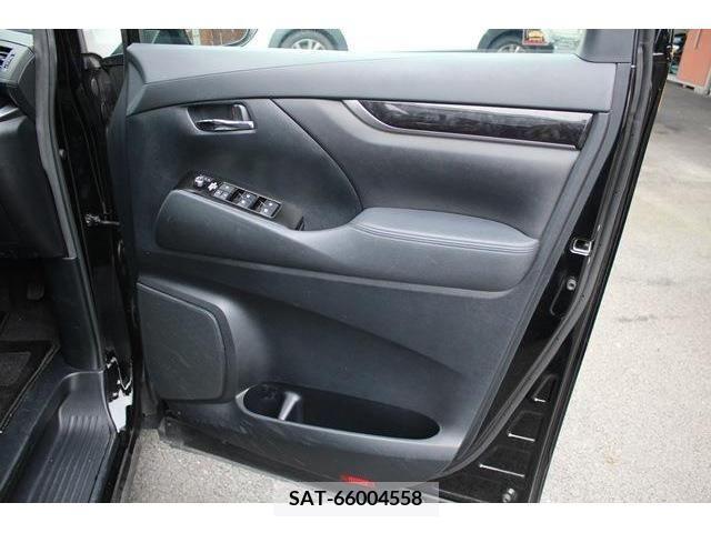 Toyota VELLFIRE 2018-03 332366-8
